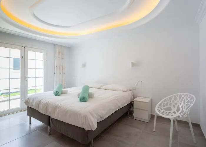 Alamos Park-stunning In Huge Private Grounds