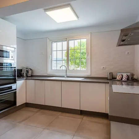 Alamos Park-stunning In Huge Private Grounds