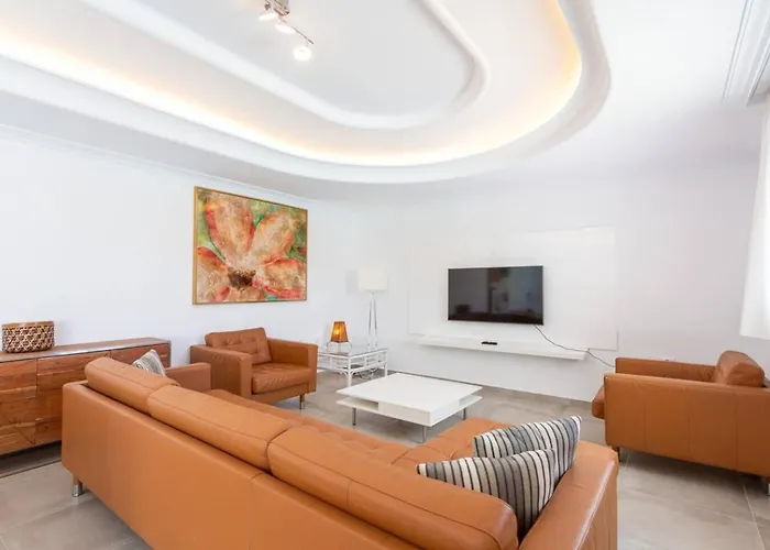 Villa Alamos Park-stunning In Huge Private Grounds *