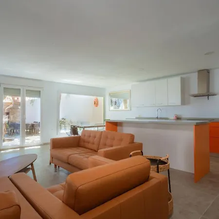 Alamos Park-stunning In Huge Private Grounds Villa