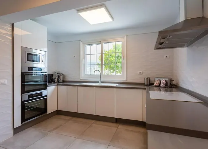 Alamos Park-stunning In Huge Private Grounds