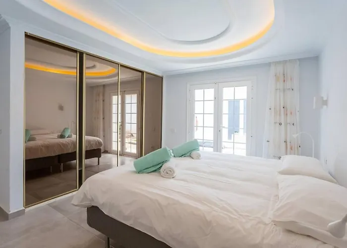 Alamos Park-stunning In Huge Private Grounds וילה סן מיגל דה אבונה